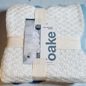 Oake Cozy Geo Knit Throw Blanket 50”x70” Ivory